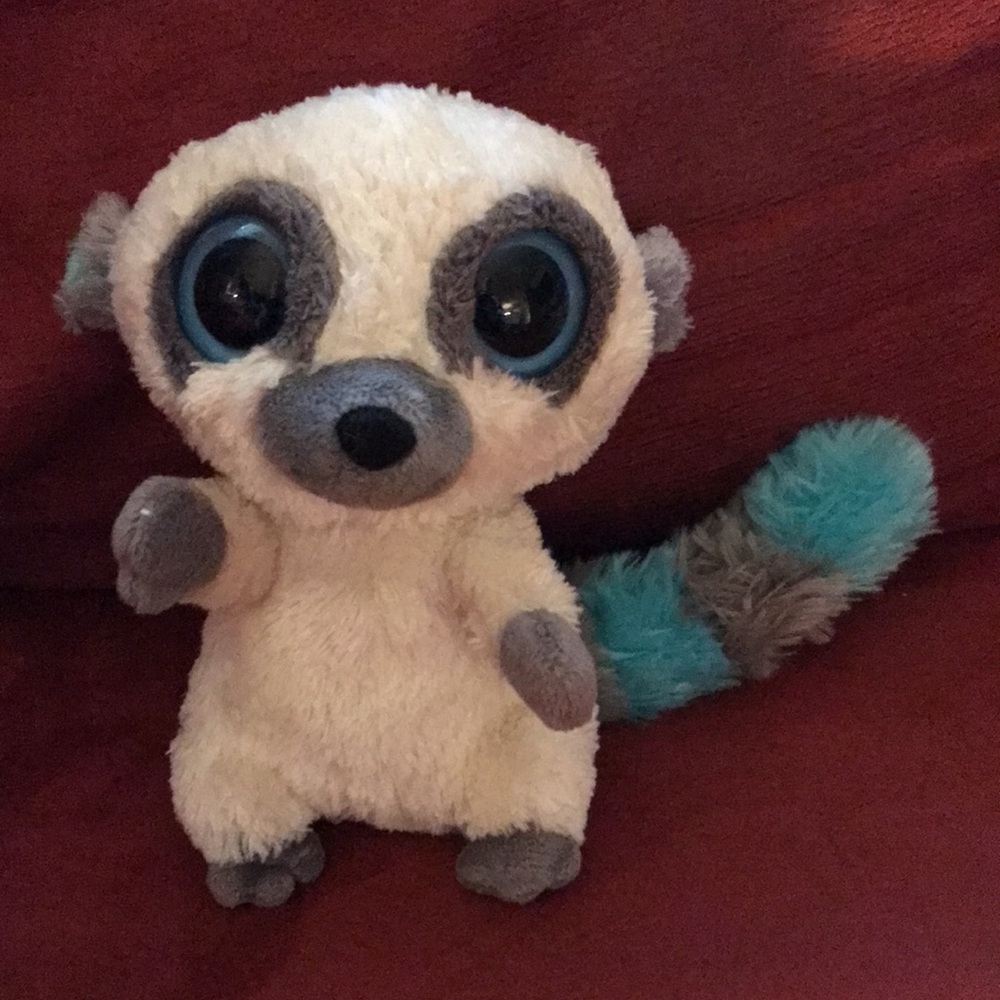Beanie Boo Cloe (Lemur) 6 inch size Extremely Rare. No tags.